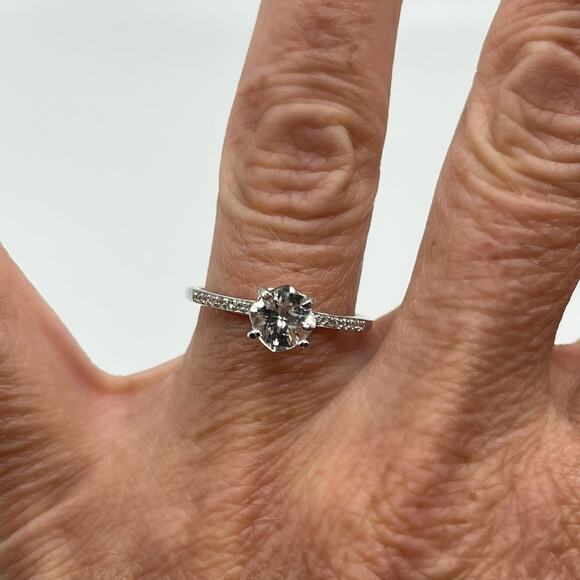 Beautiful 1ctw Cushion Cut White Topaz Ring Sterling Silver Size 7 - Picture 6 of 8